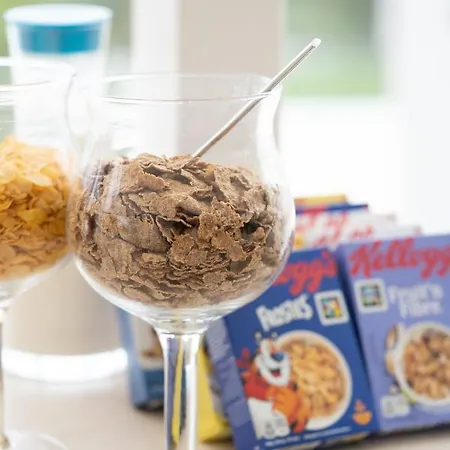 Bmc לינה וארוחת בוקר 3*